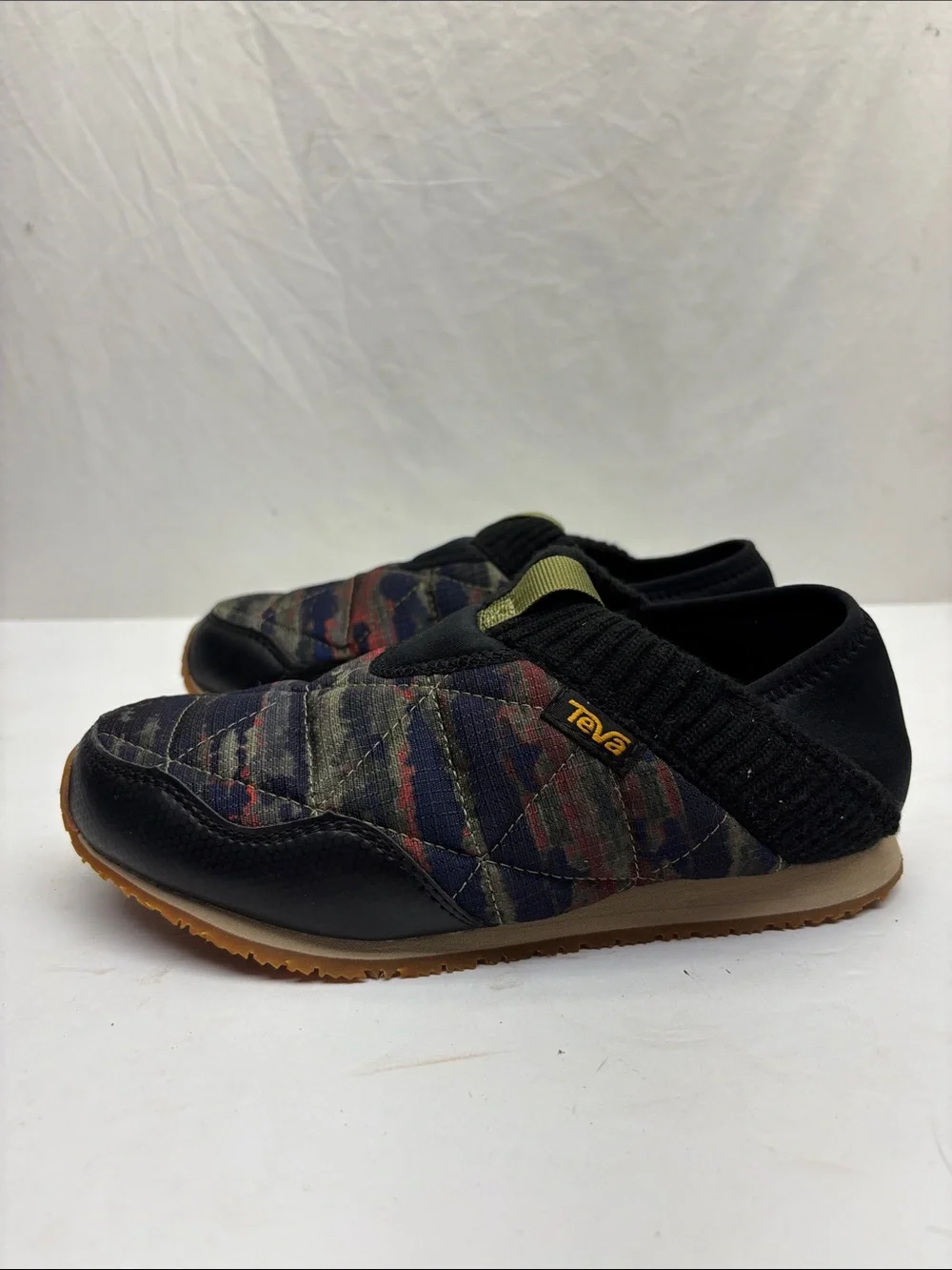 Teva Kids Quilted Slip-On Sneakers, SZ 4 for big kids, box 71